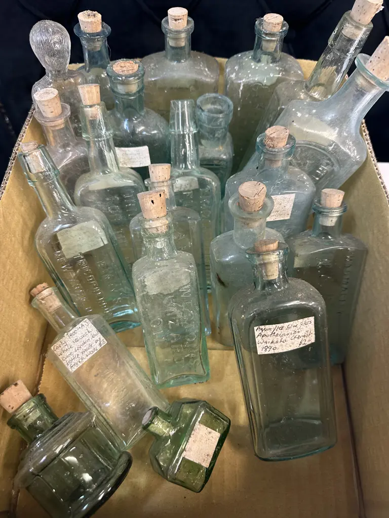 Selection Of Green Glass Collectors Bottles  Image 1++